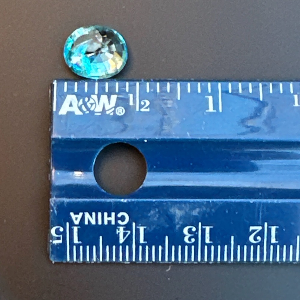 4.43 Crt Natural Zircon Faceted Gemstone - Picture 9 of 17